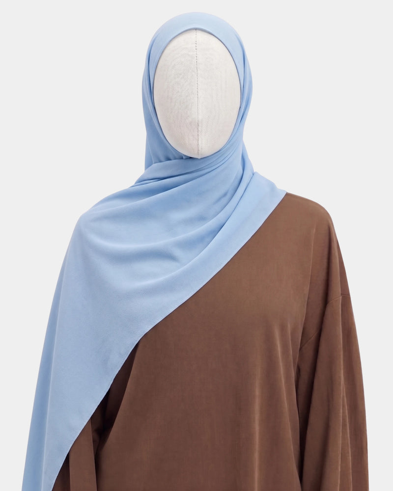 Hijab mousseline aimants intégrés bleu ciel Rawdaya, bonnet tube cousu, fini sans épingle, tissu léger et respirant