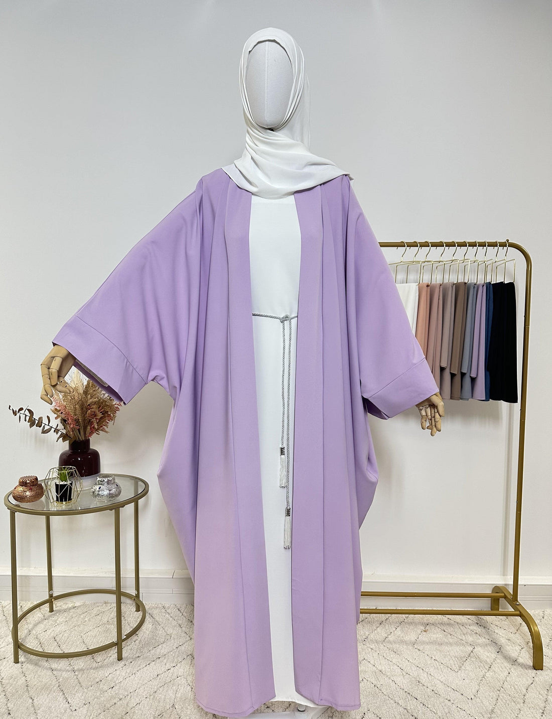 Quelle est la différence entre une abaya saoudien et une abaya emirati ? - My Qamis Homme