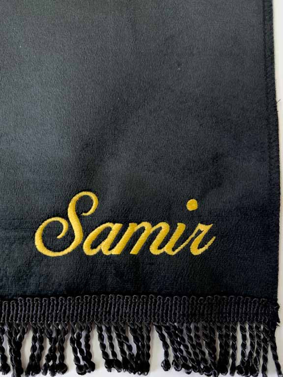 Schwarzer Gebetsteppich aus Samt