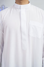 Qamis saoudien al emad blanc avec un col minimaliste