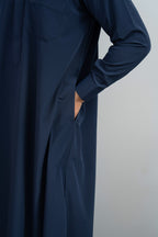 Qamis saoudien al emad bleu marine avec détail de la poche