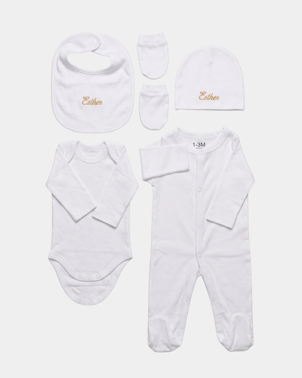 Coffret naissance 5 pièces personnalisé brodé : pyjama, body, bonnet, gants et bavoir en 100% coton blanc