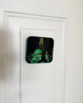 Coran Magnet design 11 gros plan sur l'horloge verte de la tour de La Mecque de nuit, aimant coranique