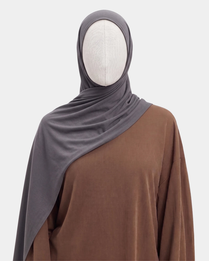 Hijab mousseline aimants intégrés gris foncé Rawdaya, bonnet tube cousu, fini sans épingle, tissu léger et respirant