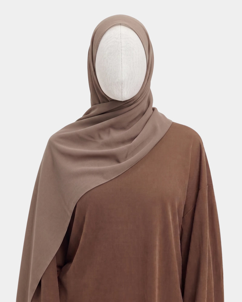 Hijab mousseline aimants intégrés taupe clair Rawdaya, bonnet tube cousu, fini sans épingle, tissu léger et respirant