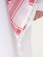 keffieh saoudien rouge à carreau avec pompom détail