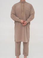 Ensemble Qamis Pakistanais taupe Premium - Al Emad
