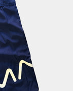 Homme portant le short de bain awra bleu marine My Qamis Homme, coupe pudique et legging intégré