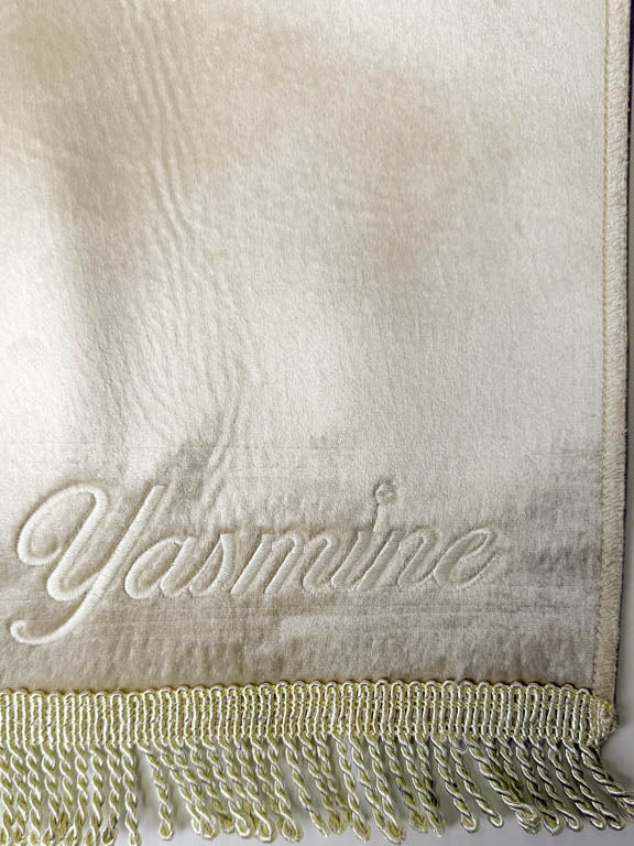 tapis de prière beige avec broderie personnalisé