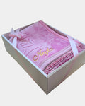 Tapis de prière personnalisé rose, broderie prénom, épais et antidérapant, présenté dans un coffret cadeau avec ruban