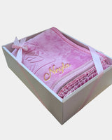 Tapis de prière personnalisé rose, broderie prénom, épais et antidérapant, présenté dans un coffret cadeau avec ruban